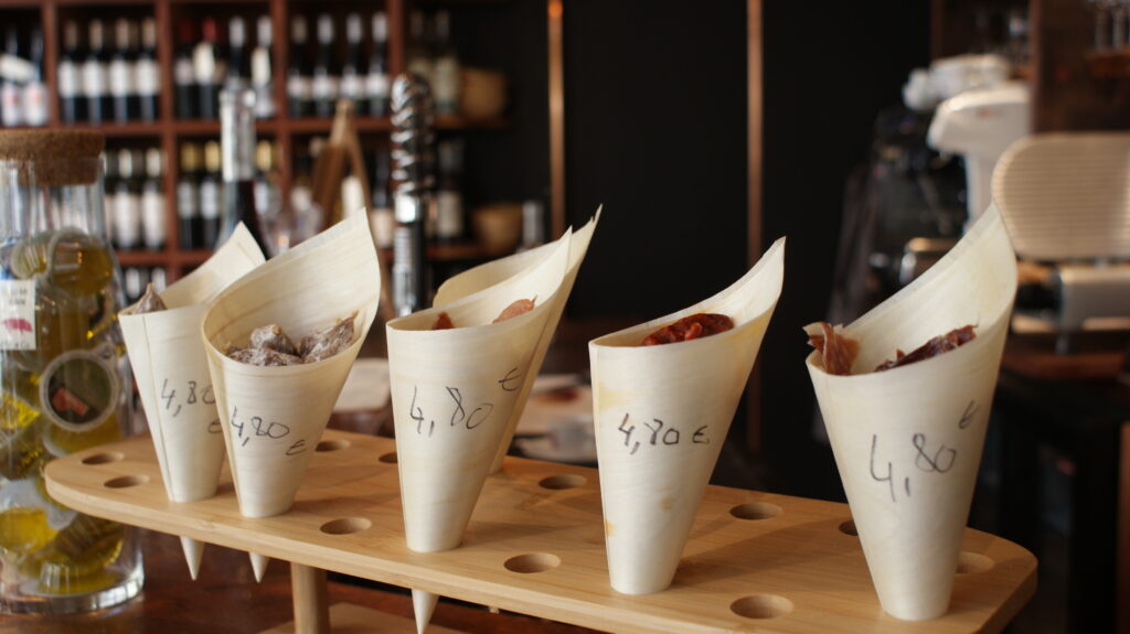 Petits cornets de charcuterie