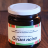Pot de confiture de cerise noire